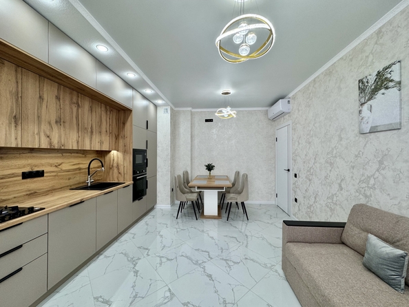 
  Продается 2-комн. квартира, 65 м², Берберовская ул, д. 11
. Фото 2.