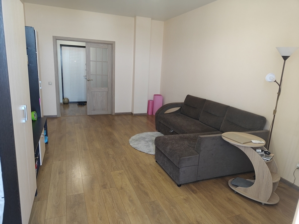 
  Продается 3-комн. квартира, 70.1 м², Комарова ул, д. 132
. Фото 2.