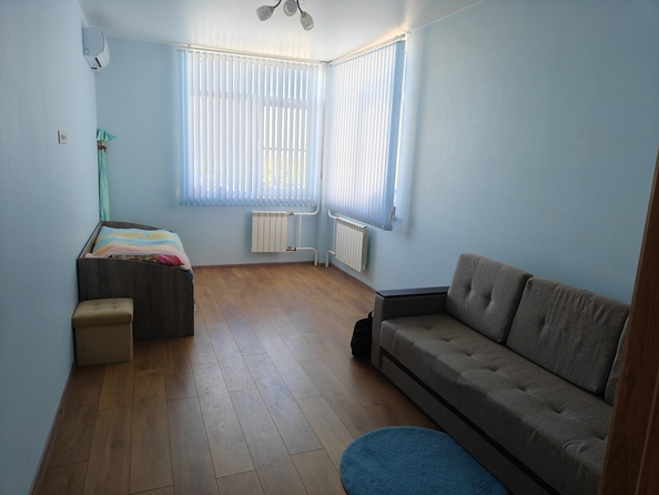 
  Продается 3-комн. квартира, 70.1 м², Комарова ул, д. 132
. Фото 5.