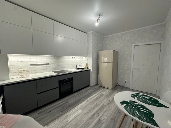 
  Продается 2-комн. квартира, 54 м², Ткачева ул, д. 38
. Фото 3.