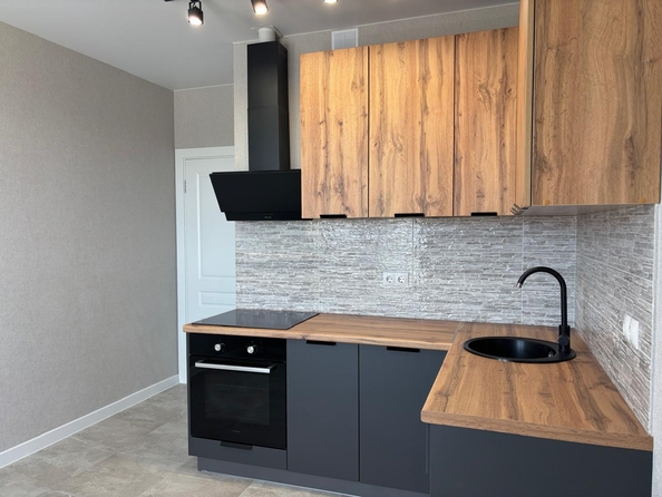 
  Продается 1-комн. квартира, 39 м², Комарова б-р, д. 1
. Фото 2.