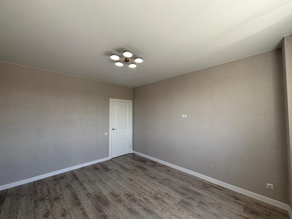 
  Продается 1-комн. квартира, 39 м², Комарова б-р, д. 1
. Фото 5.