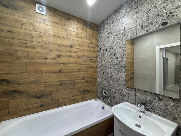 
  Продается 1-комн. квартира, 39 м², Комарова б-р, д. 1
. Фото 7.