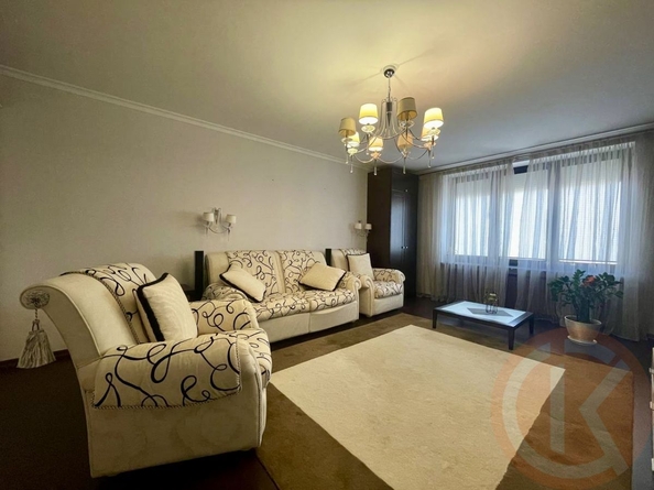 
  Продается 3-комн. квартира 140.9 м². Фото 1.
