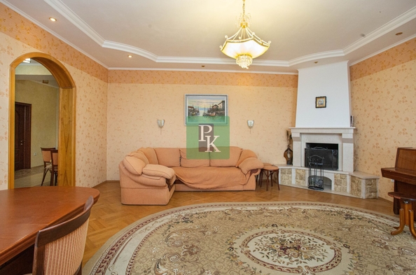 
  Продается 4-комн. квартира 216.9 м². Фото 1.
