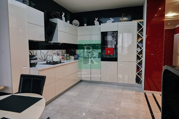 
  Продается 2-комн. квартира 145 м². Фото 1.
