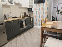 Продается 1-комнатная квартира Комарова б-р, 42 м², 6000000 рублей